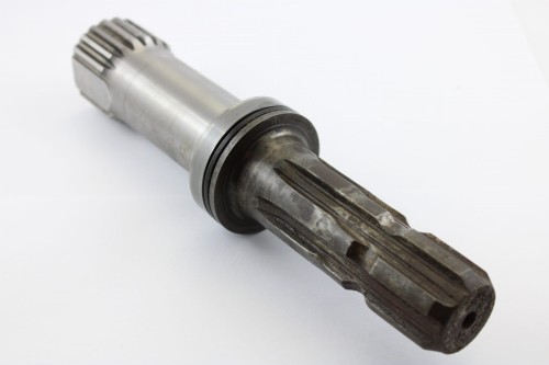 V31813100U Wałek wom Z=6 część używana