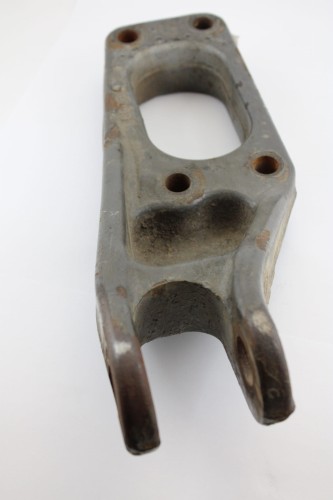 V39965500U Mocowanie cięgna bocznego lewe część używana